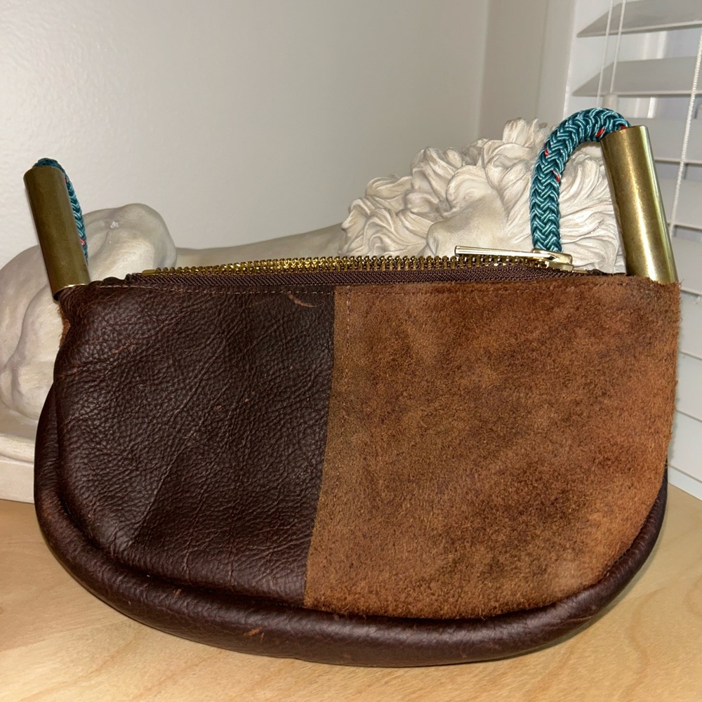 Wildwood Oyster Co. Brown Leather Crossbody - Picture 4 of 13